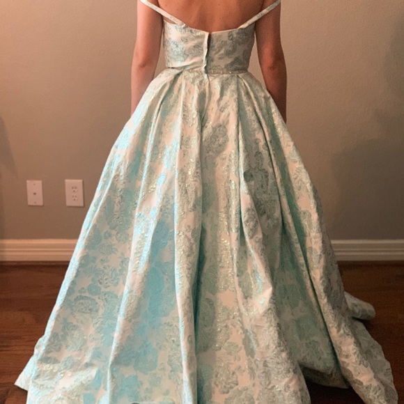 Formal Dress - Picture 7 of 9